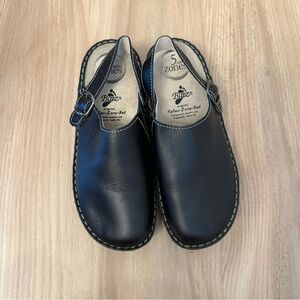 Batz clogs with Adjustable Strap.